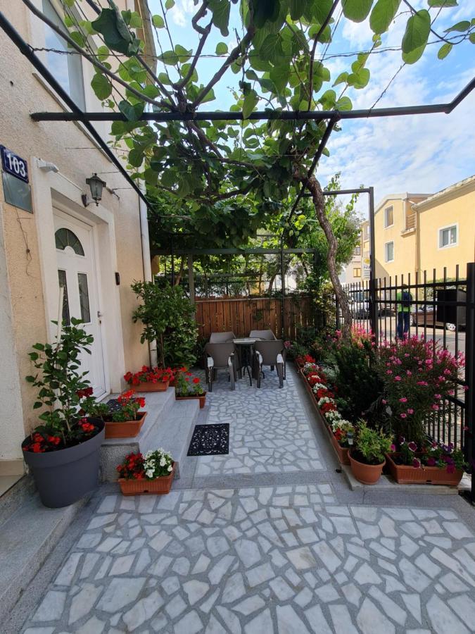 Hibiscus Guest House Будва Екстер'єр фото