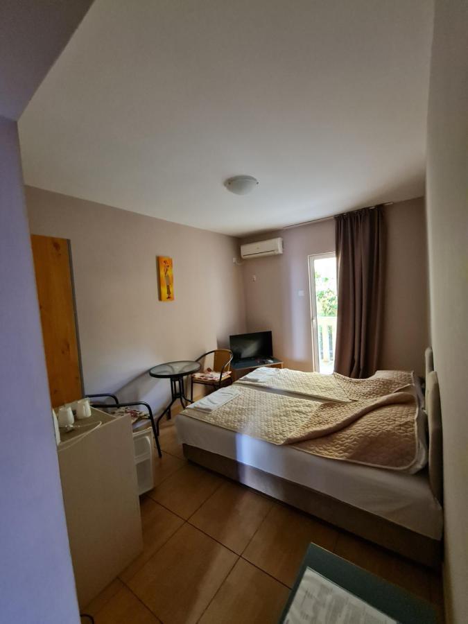 Hibiscus Guest House Будва Екстер'єр фото