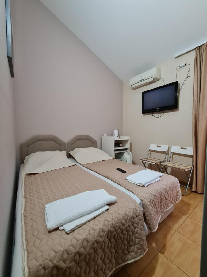 Hibiscus Guest House Будва Екстер'єр фото
