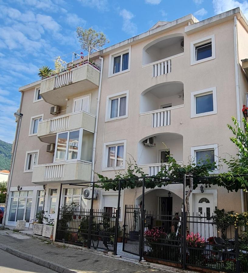 Hibiscus Guest House Будва Екстер'єр фото